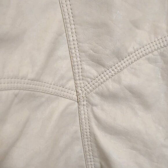 Jou Jou Cream Faux Leather Moto Jacket with Functional Deep Pockets! | 2X - Picture 4 of 16